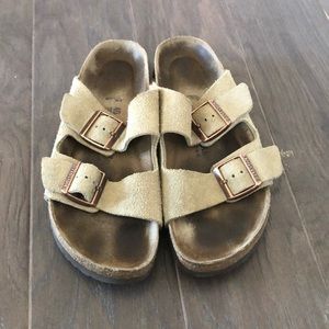 40 Tan Birkenstock’s